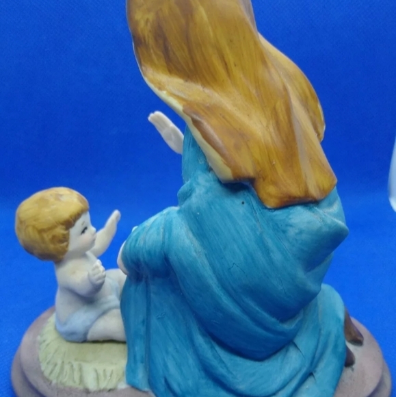 Vintage Sanmyro Holy Mother and Infant Jesus, Made - Picture 5 of 9